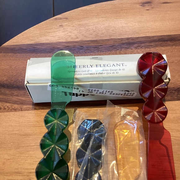 Tupperware Simply Elegant Colorful Spreaders -new - Picture 3 of 3